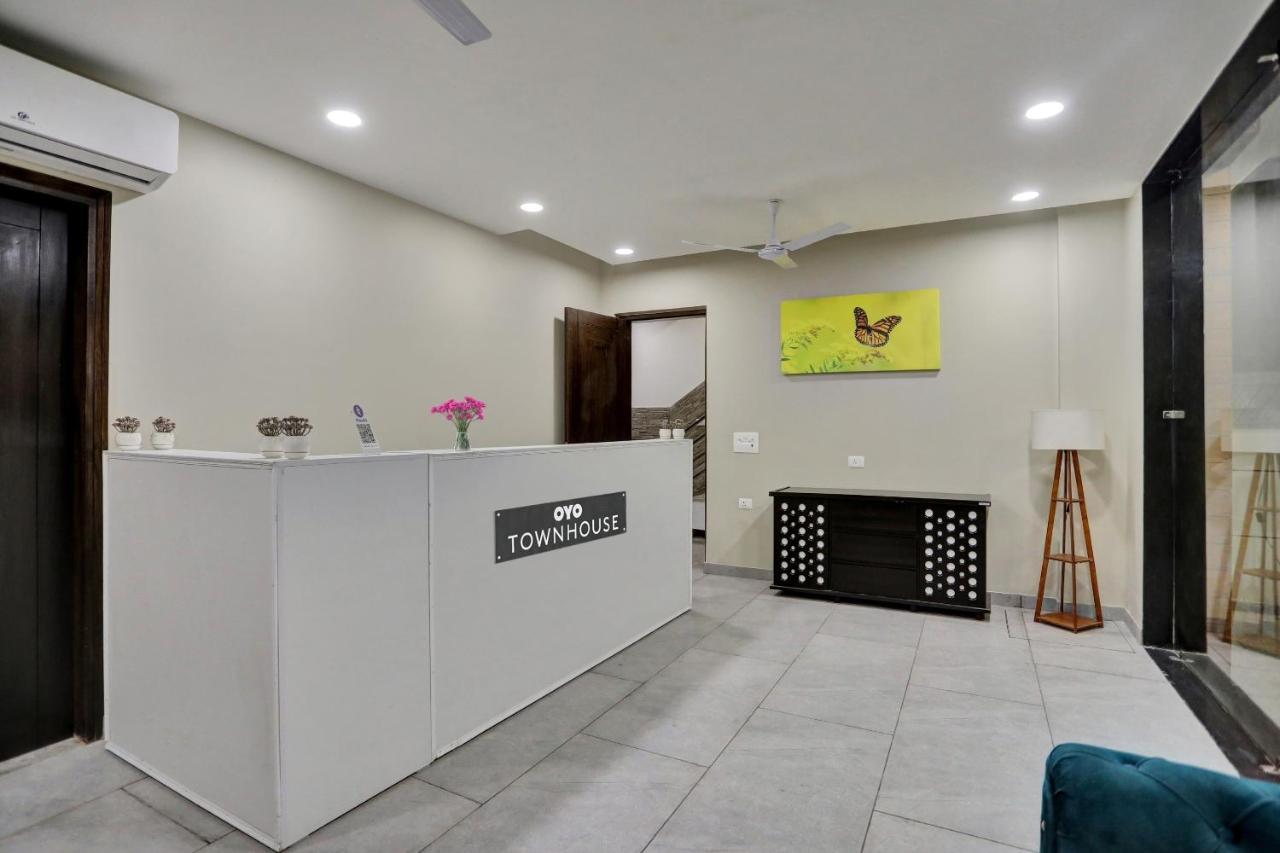 Townhouse Xanthe Hotel Noida Exterior photo