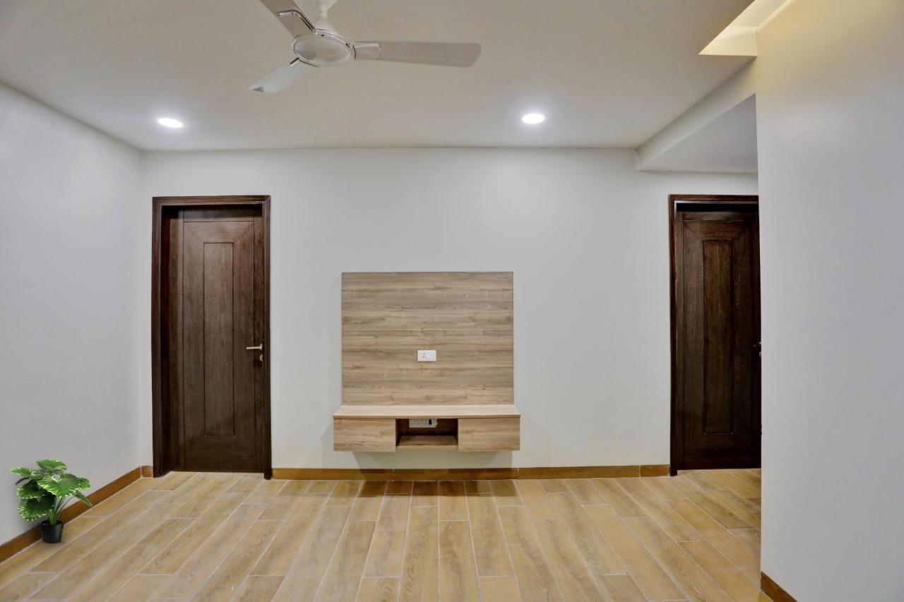 Townhouse Xanthe Hotel Noida Exterior photo