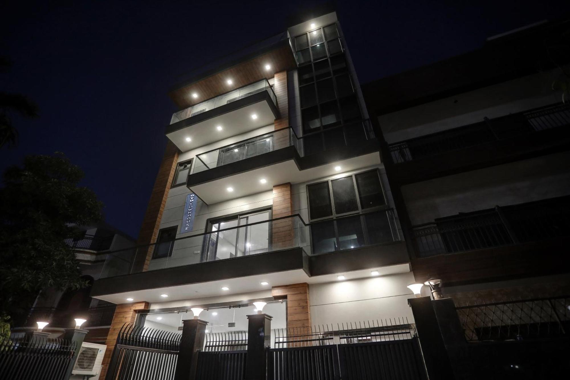 Townhouse Xanthe Hotel Noida Exterior photo