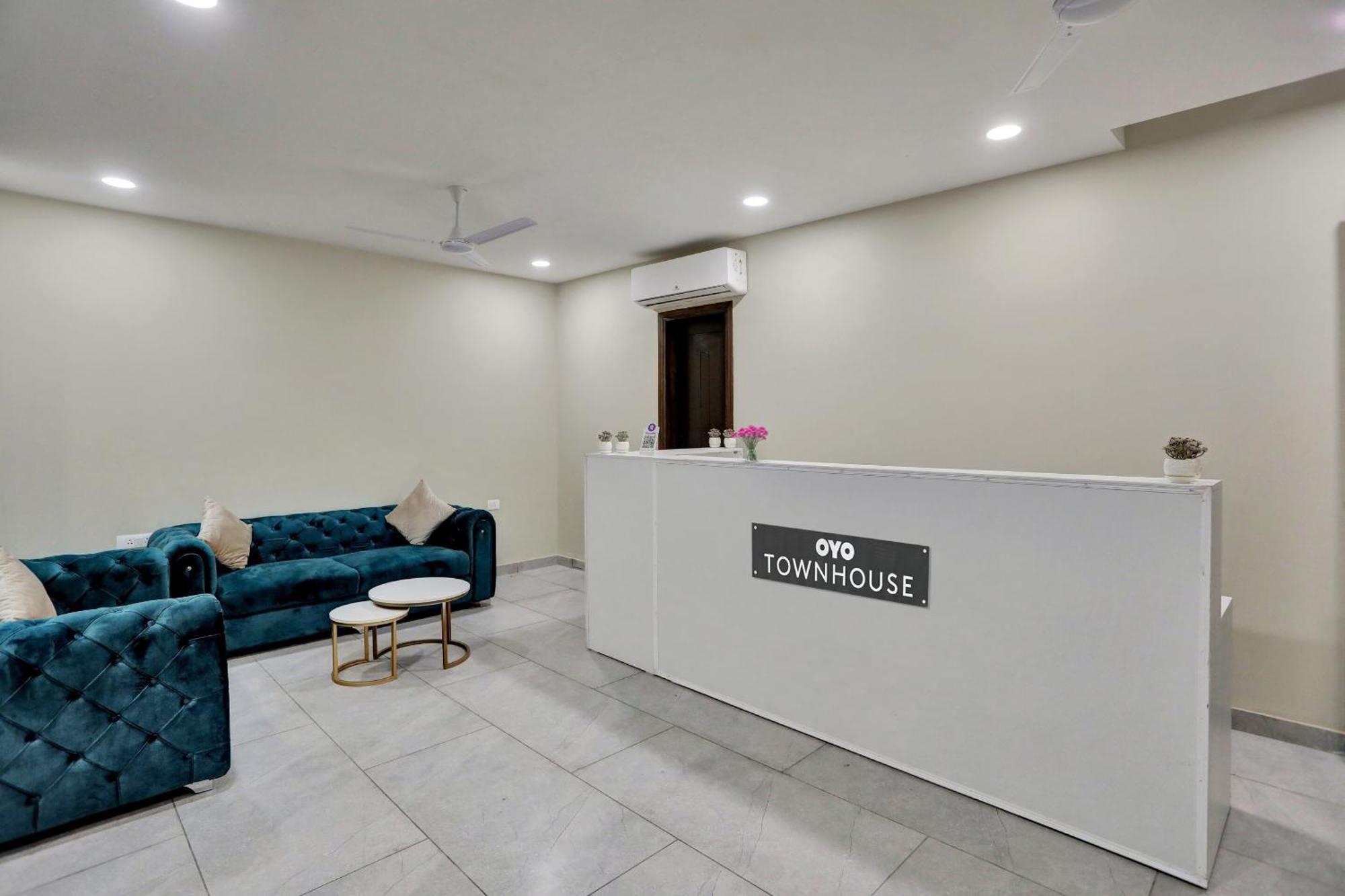 Townhouse Xanthe Hotel Noida Exterior photo