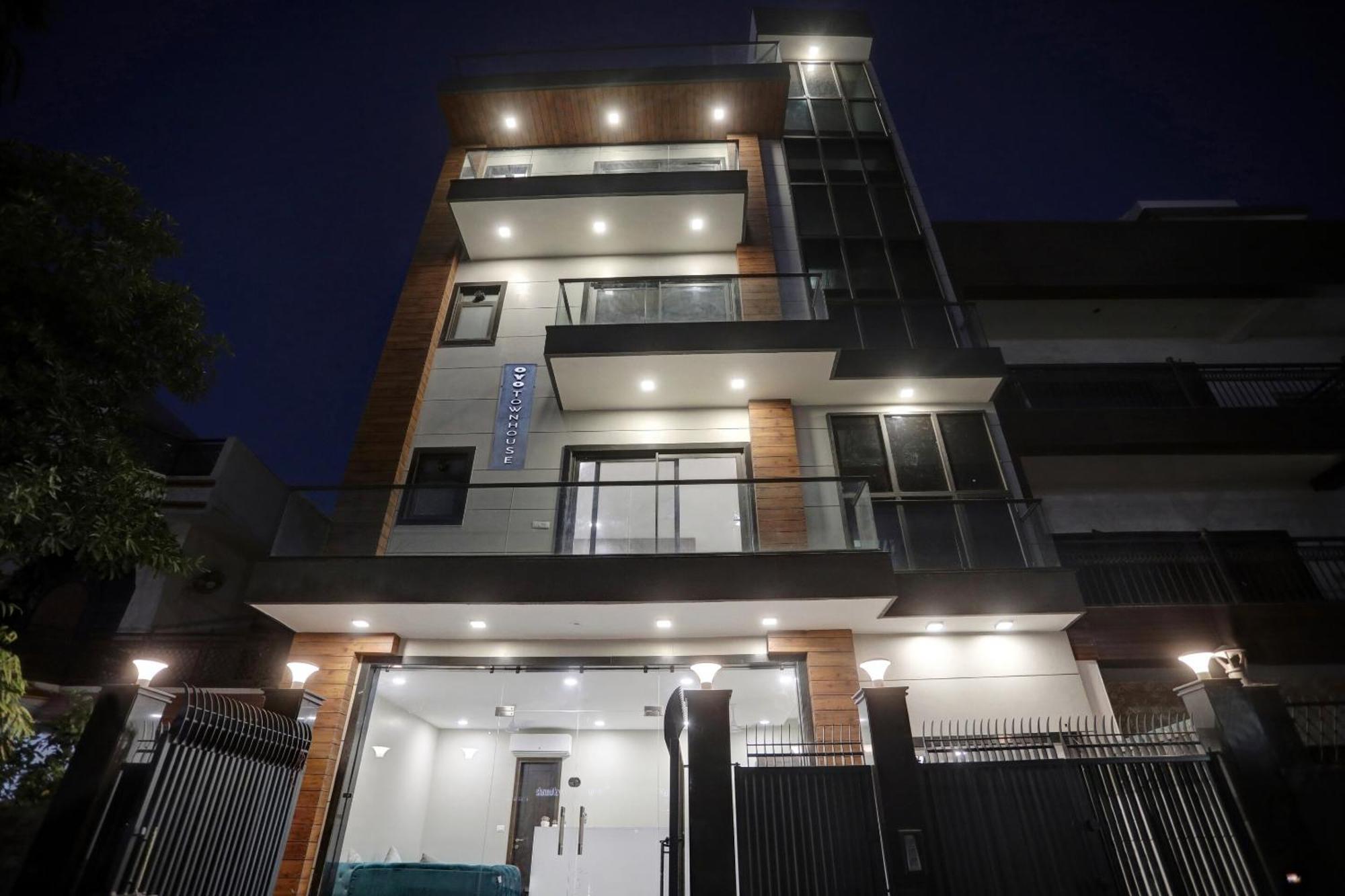 Townhouse Xanthe Hotel Noida Exterior photo